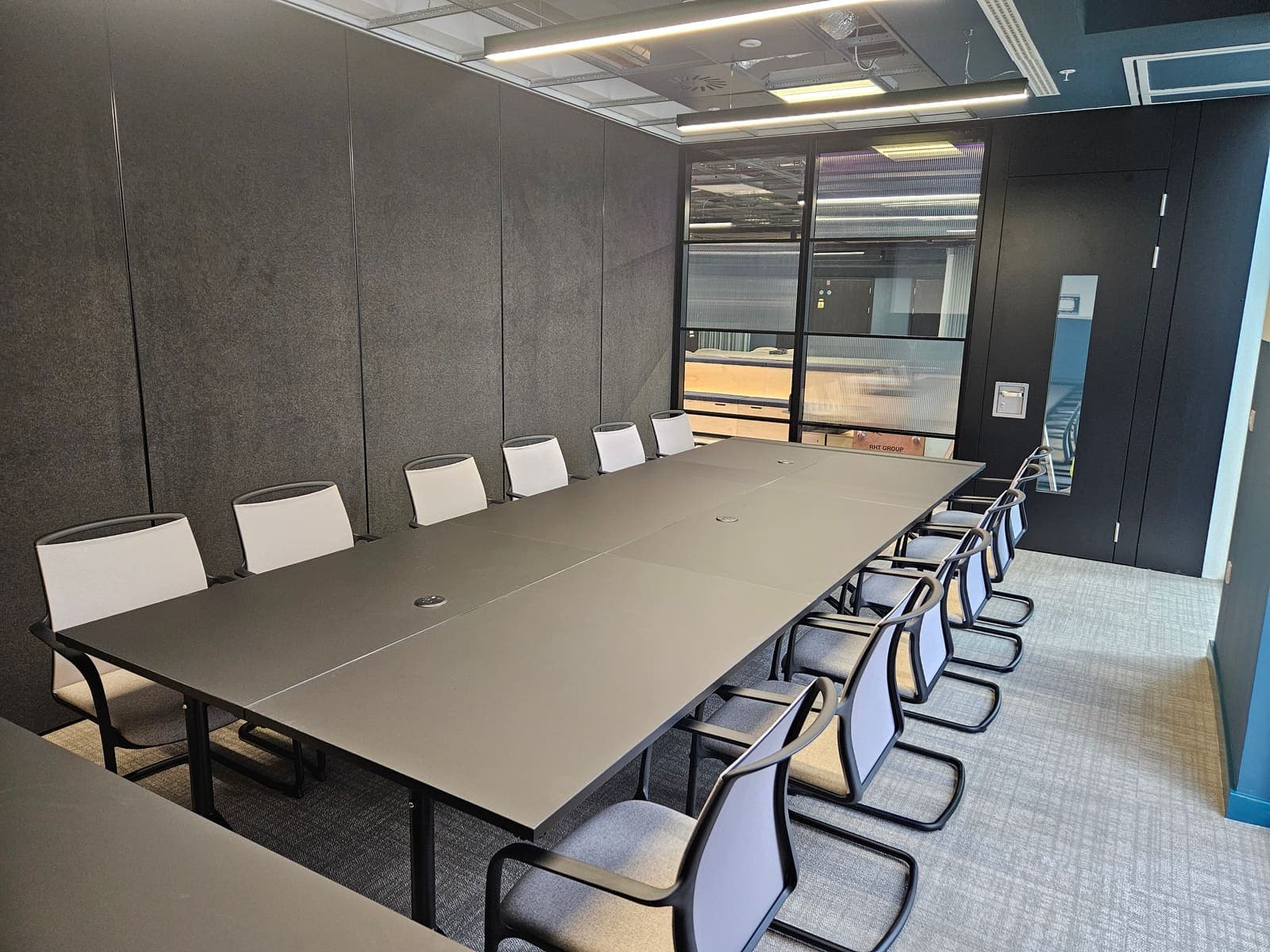 Meeting room at MediaCityUK with suspended ceiling and acoustic partition walls